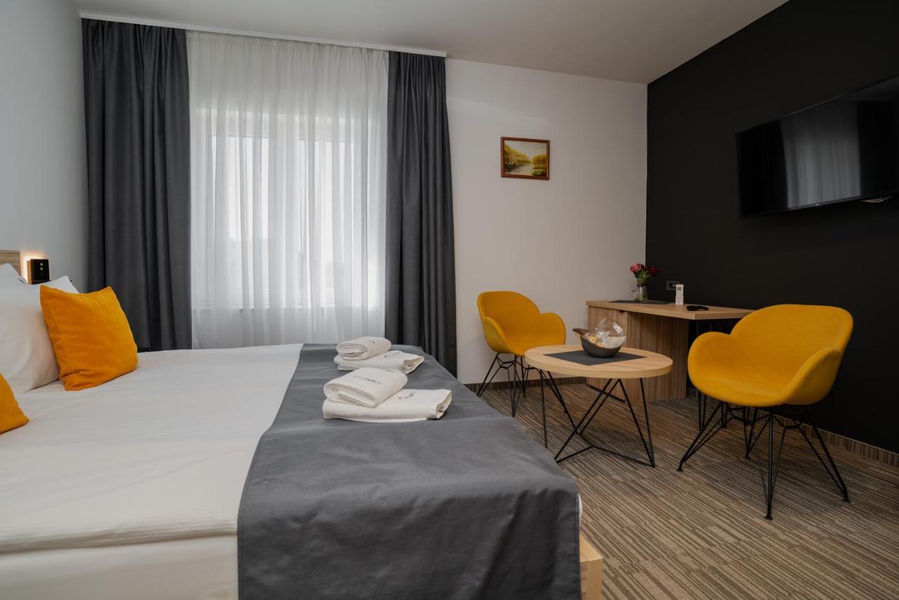 Maestro - Rooms & Restaurant Вуковар Экстерьер фото