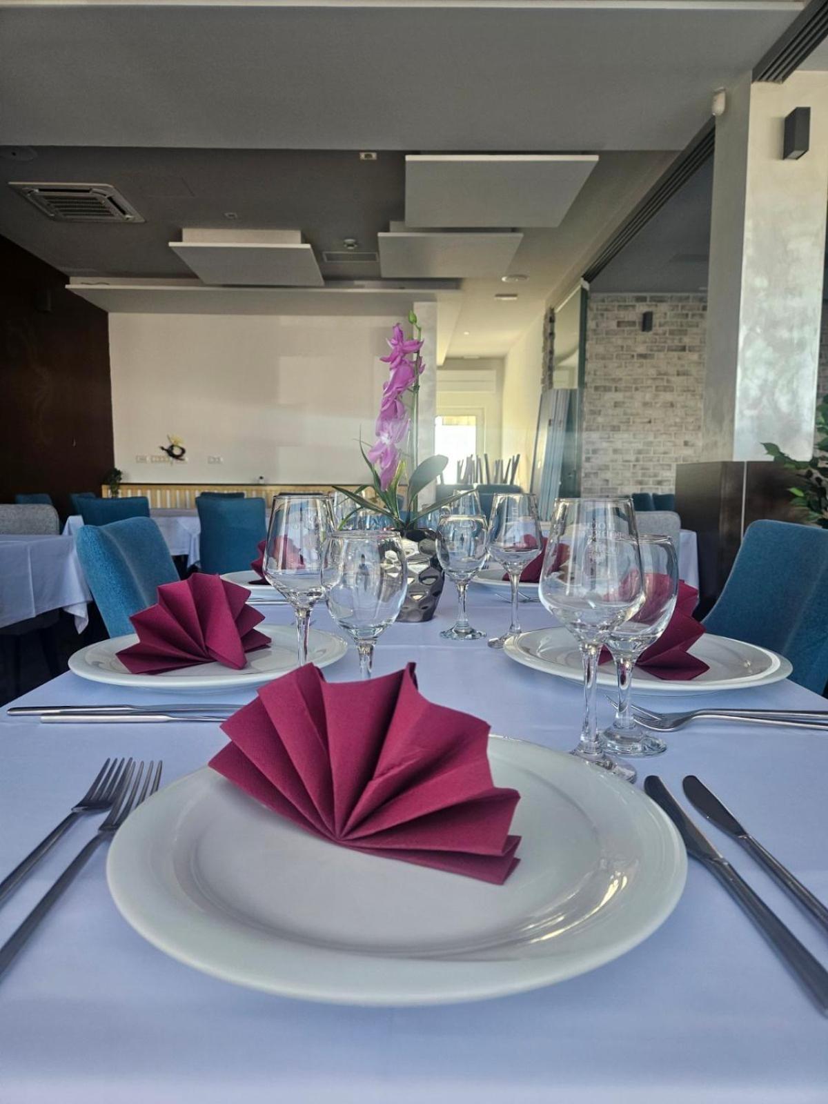 Maestro - Rooms & Restaurant Вуковар Экстерьер фото